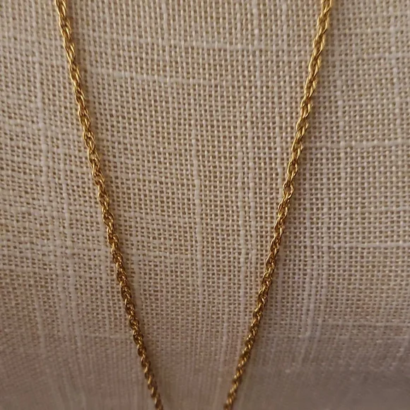 Vintage AVON Gold Tone Necklace Purple Enamel & Rhinestone Faberge Egg Pendant - Picture 5 of 9